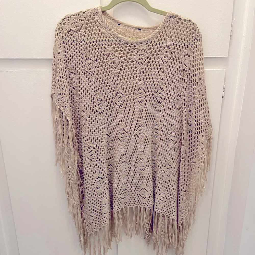 Woven poncho top w frill